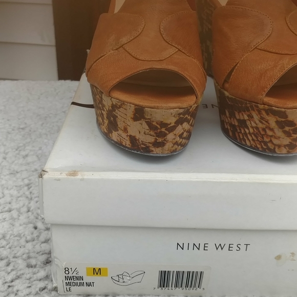 Shoe - Picture 2 of 4